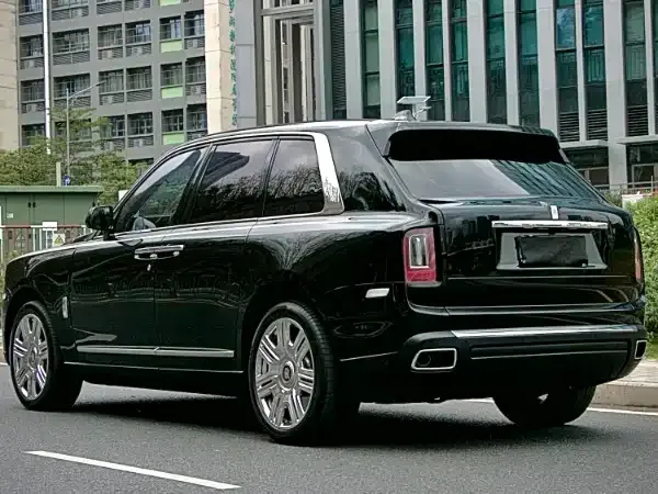 Rolls-Royce Cullinan — Фото автомобиля 17