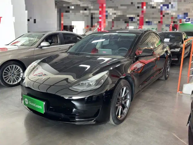 Фотография автомобиля — Tesla Model 3