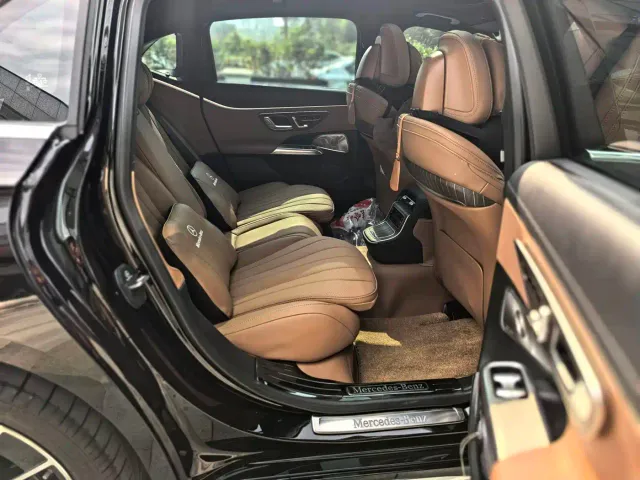 Mercedes-Benz E-Class — Фото автомобиля 14