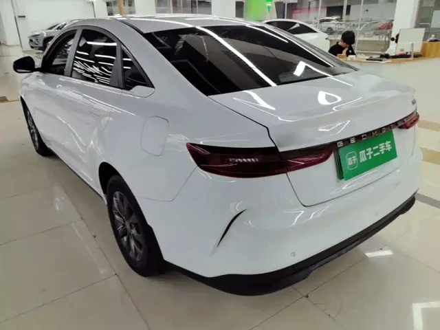 Geely Geometry G6 — Фото автомобиля 4