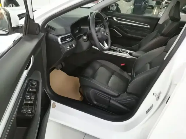 Geely Emgrand — Фото автомобиля 10