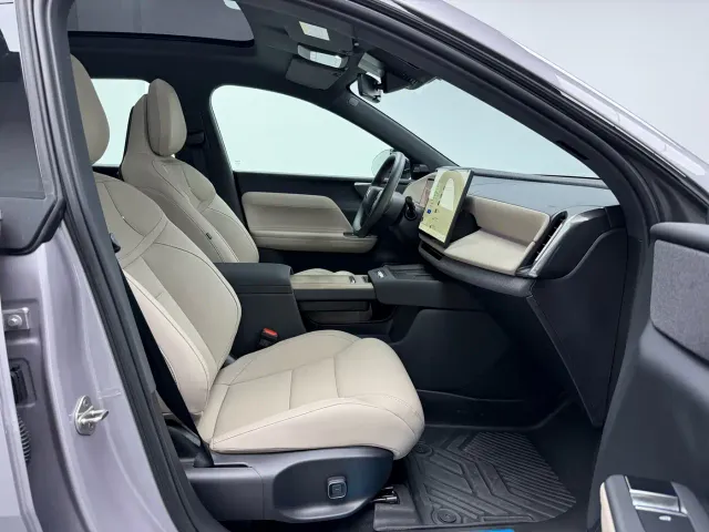 Volvo XC70 Plug-in Hybrid — Фото автомобиля 9