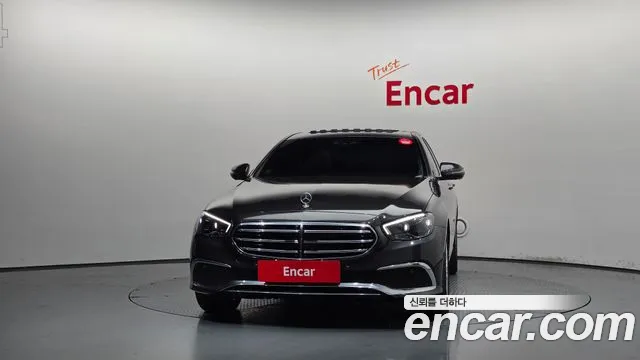 Mercedes-Benz E-Class — Фото автомобиля 3