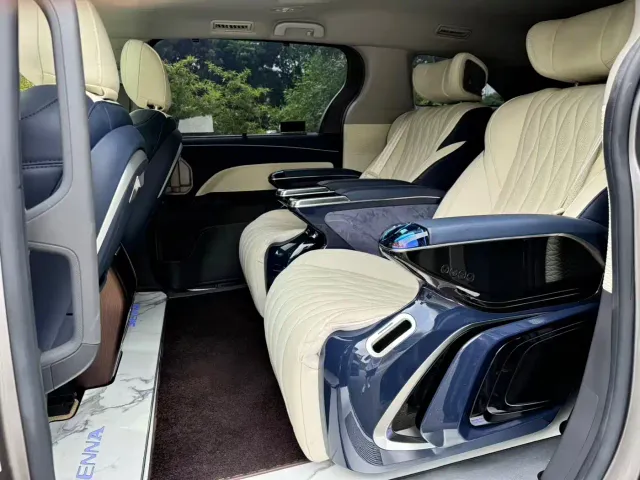 Toyota Sienna — Фото автомобиля 10