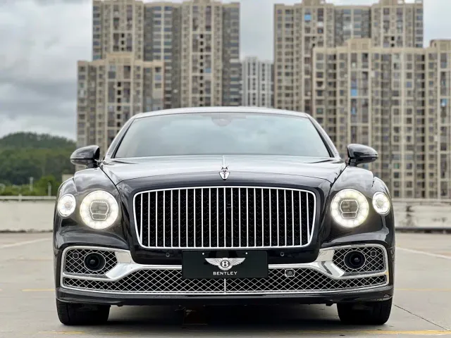 Bentley Flying Spur — Фото автомобиля 3