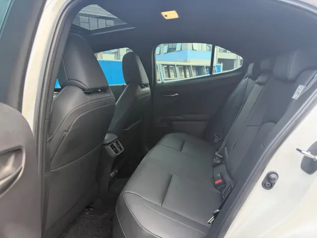 Lexus UX — Фото автомобиля 5