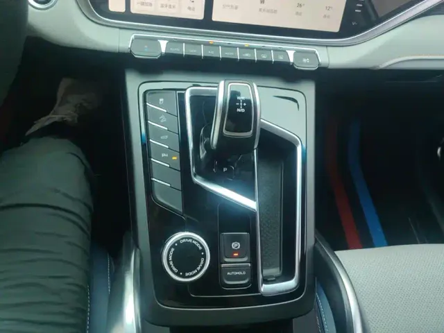 Geely Boyue — Фото автомобиля 16