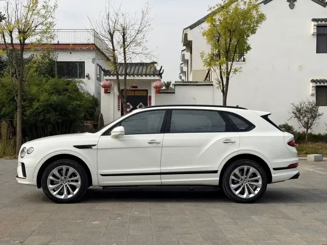 Bentley Bentayga — Фото автомобиля 12