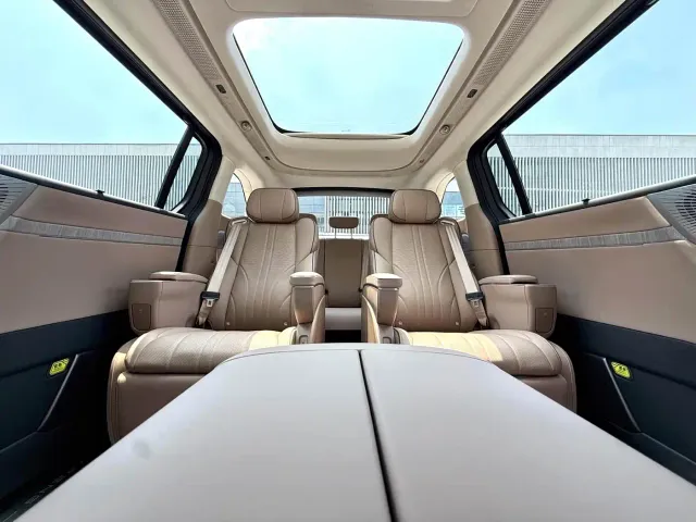 Xpeng X9 — Фото автомобиля 12