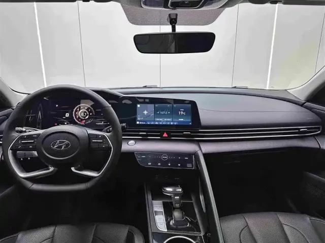 Hyundai Elantra — Фото автомобиля 17
