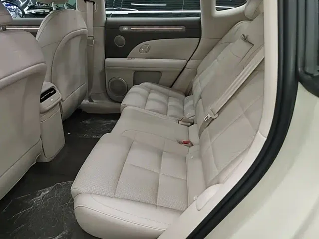 IM Motors LS6 — Фото автомобиля 16