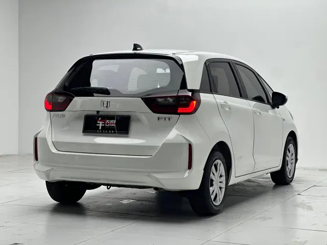 Honda Fit — Фото автомобиля 4