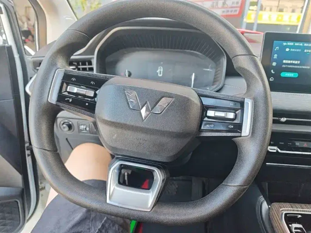 Wuling Jiachen — Фото автомобиля 10