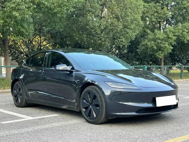 Tesla Model 3 — Фото автомобиля 3