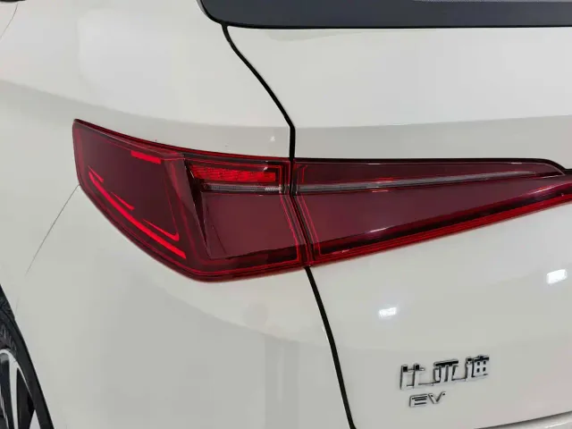 BYD e2 — Фото автомобиля 16