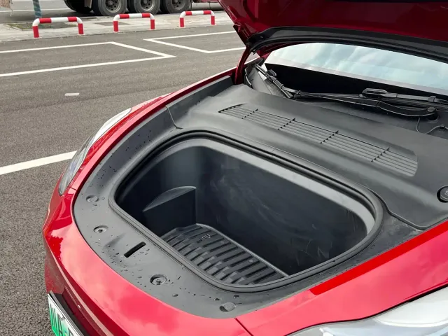 Tesla Model Y — Фото автомобиля 13