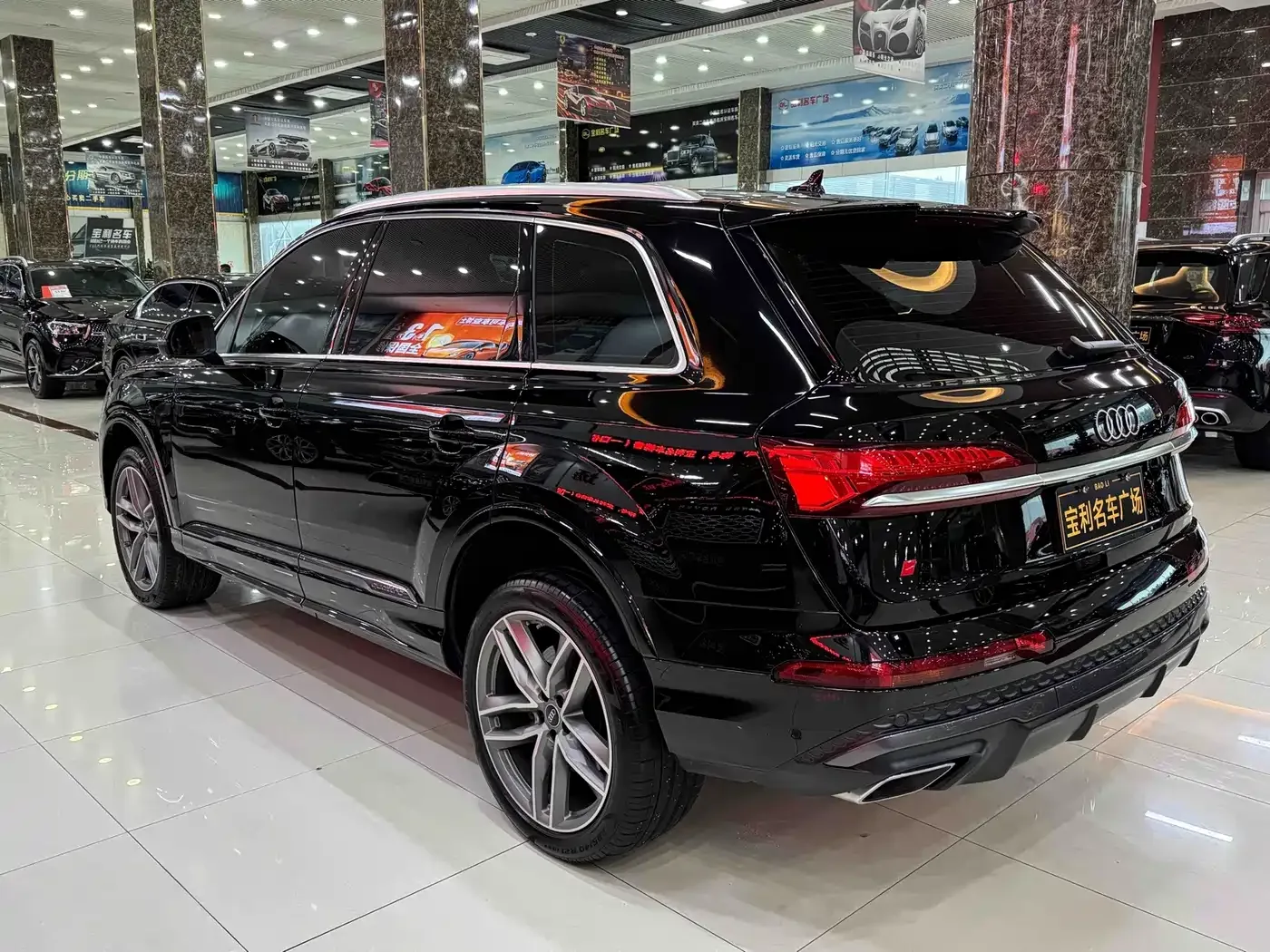 Audi Audi Q7 2024 55 TFSI quattro S line Sport — Фото автомобиля 14