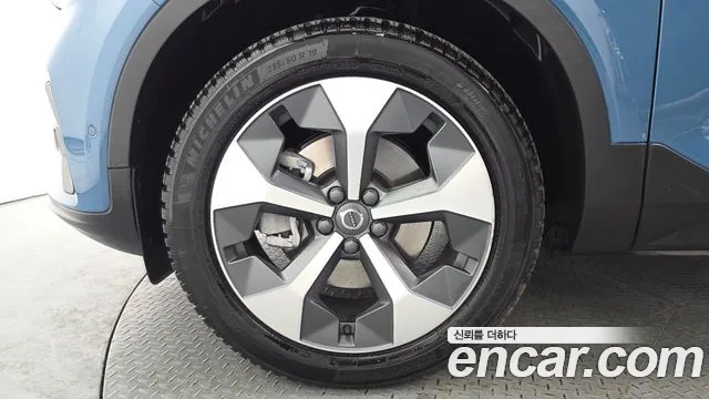 Вольво XC40 B4 Ultimate Bright — Фото автомобиля 4