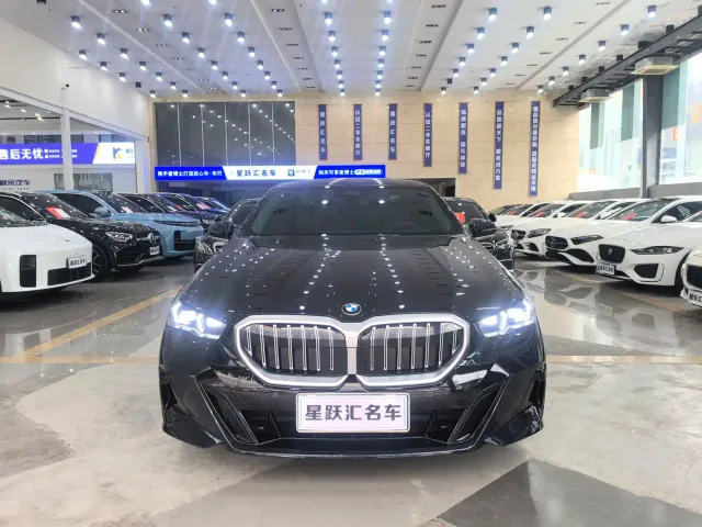 BMW 5 Series — Фото автомобиля 3