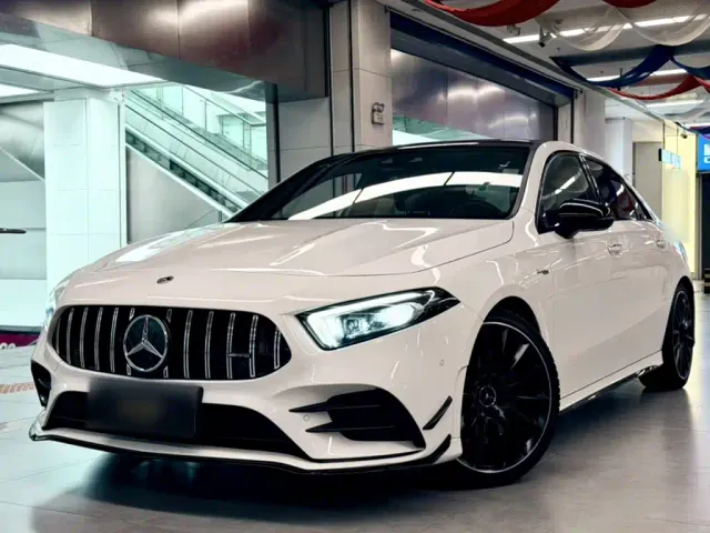 Фотография автомобиля — Mercedes-Benz A-Class AMG