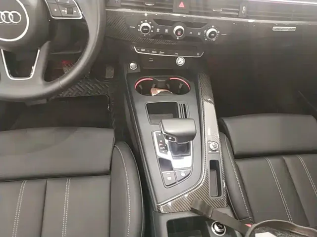 Audi A4L — Фото автомобиля 13