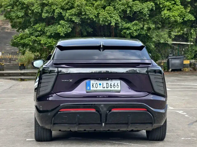 HiPhi X — Фото автомобиля 14