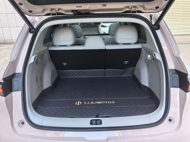Leapmotor B10 — Фото автомобиля 15