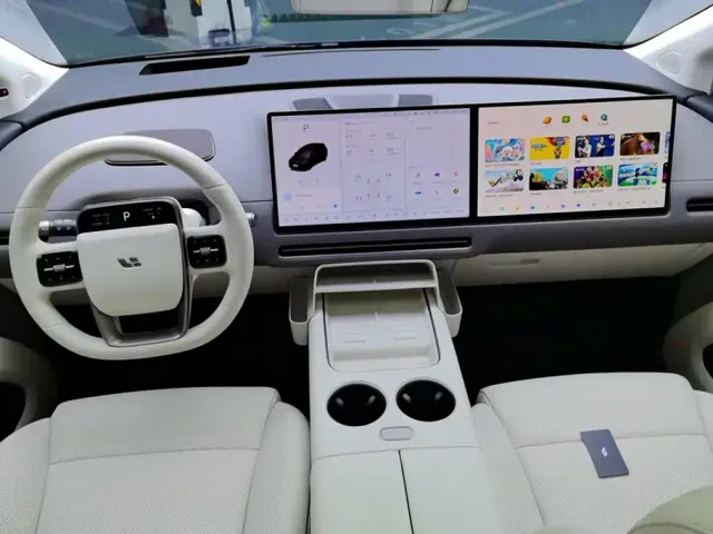 Li Auto i8 — Фото автомобиля 12