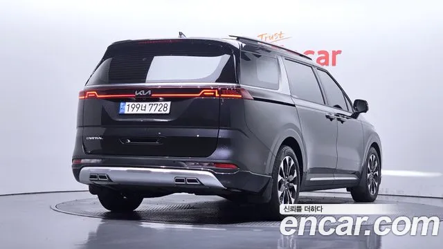 Kia Carnival Generation 4 — Фото автомобиля 2