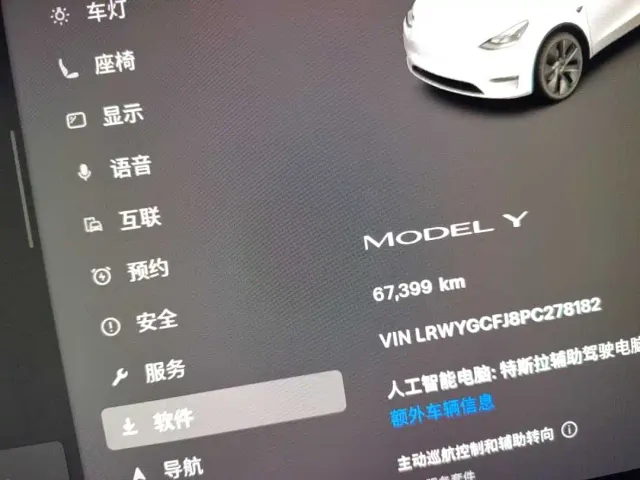 Tesla Model Y — Фото автомобиля 11