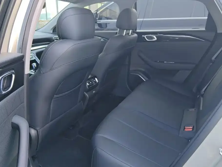Geely Emgrand 2026 Model Fifth Generation 1.5T Light Chaser Edition — Фото автомобиля 11