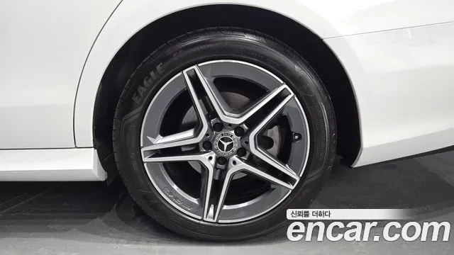 Mercedes-Benz E-Class — Фото автомобиля 18