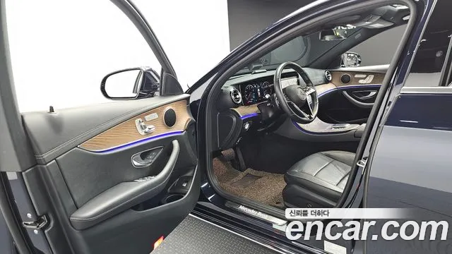 Mercedes-Benz E-Class — Фото автомобиля 10