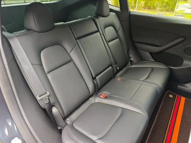 Tesla Model Y — Фото автомобиля 21
