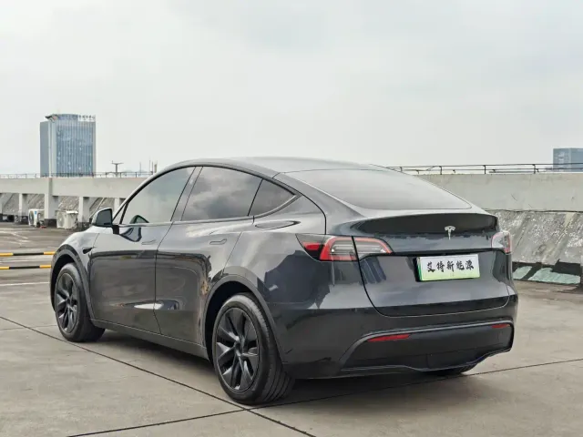 Tesla Model Y — Фото автомобиля 4