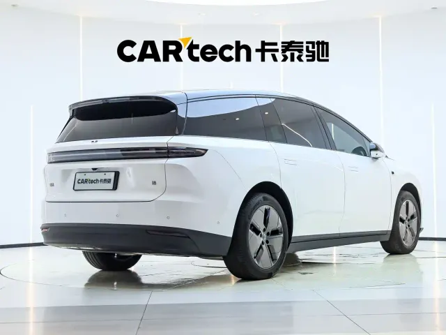 Li Auto i8 — Фото автомобиля 8