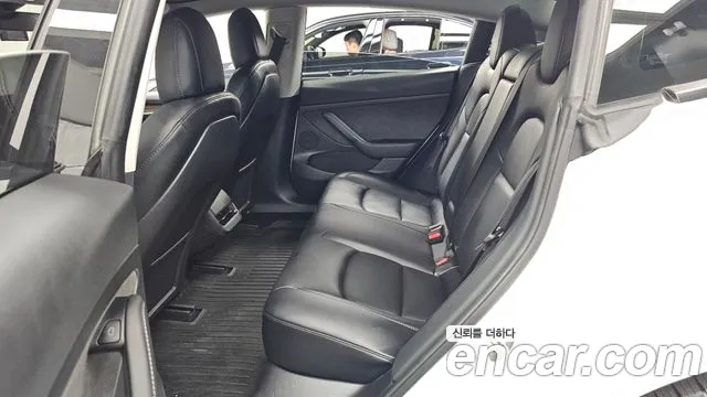 Tesla Model 3 — Фото автомобиля 22