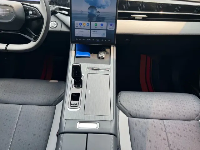 Geely Boyue L — Фото автомобиля 17
