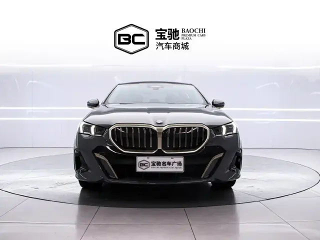 BMW 5 Series — Фото автомобиля 2