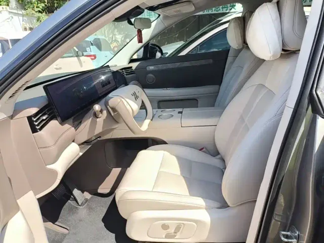 IM Motors LS6 — Фото автомобиля 14