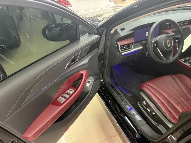 Hongqi H5 — Фото автомобиля 5