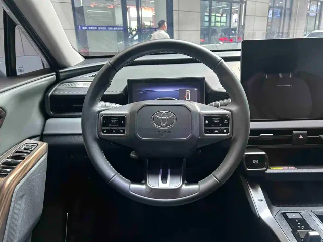 Toyota RAV4 — Фото автомобиля 12