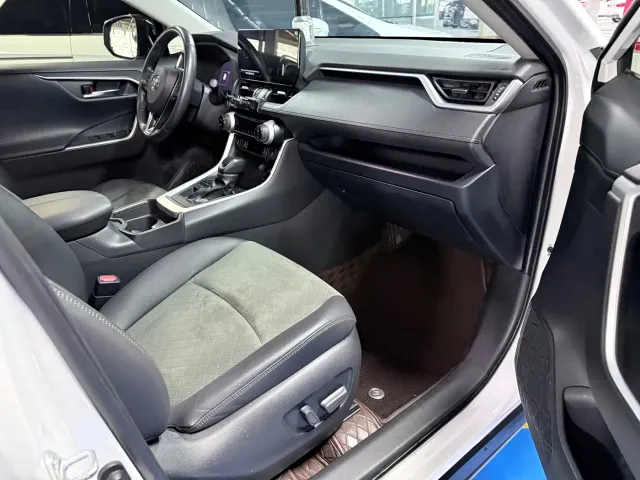 Toyota RAV4 — Фото автомобиля 21
