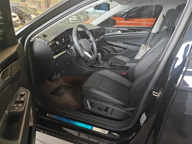 Volkswagen Passat — Фото автомобиля 14