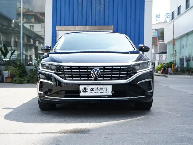 Volkswagen Passat — Фото автомобиля 2