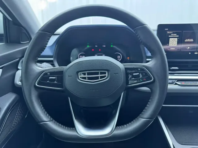 Geely Emgrand — Фото автомобиля 13