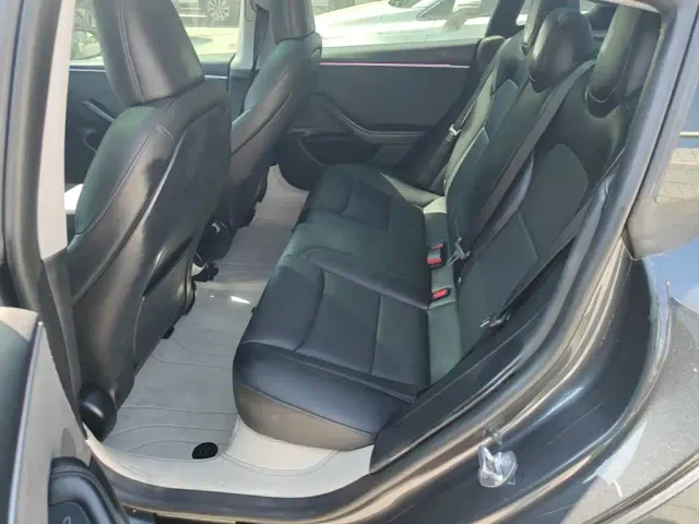 Tesla Model 3 — Фото автомобиля 16