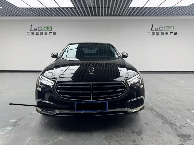 Mercedes-Benz E-Class — Фото автомобиля 2