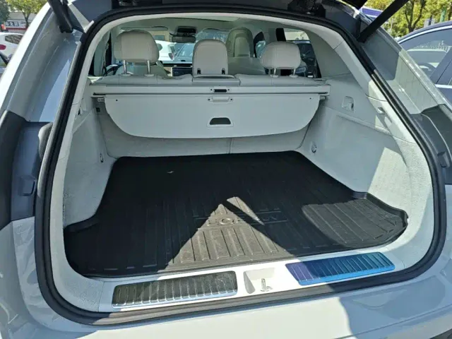 Mercedes-Benz EQE SUV — Фото автомобиля 18