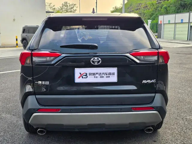 Toyota RAV4 — Фото автомобиля 15